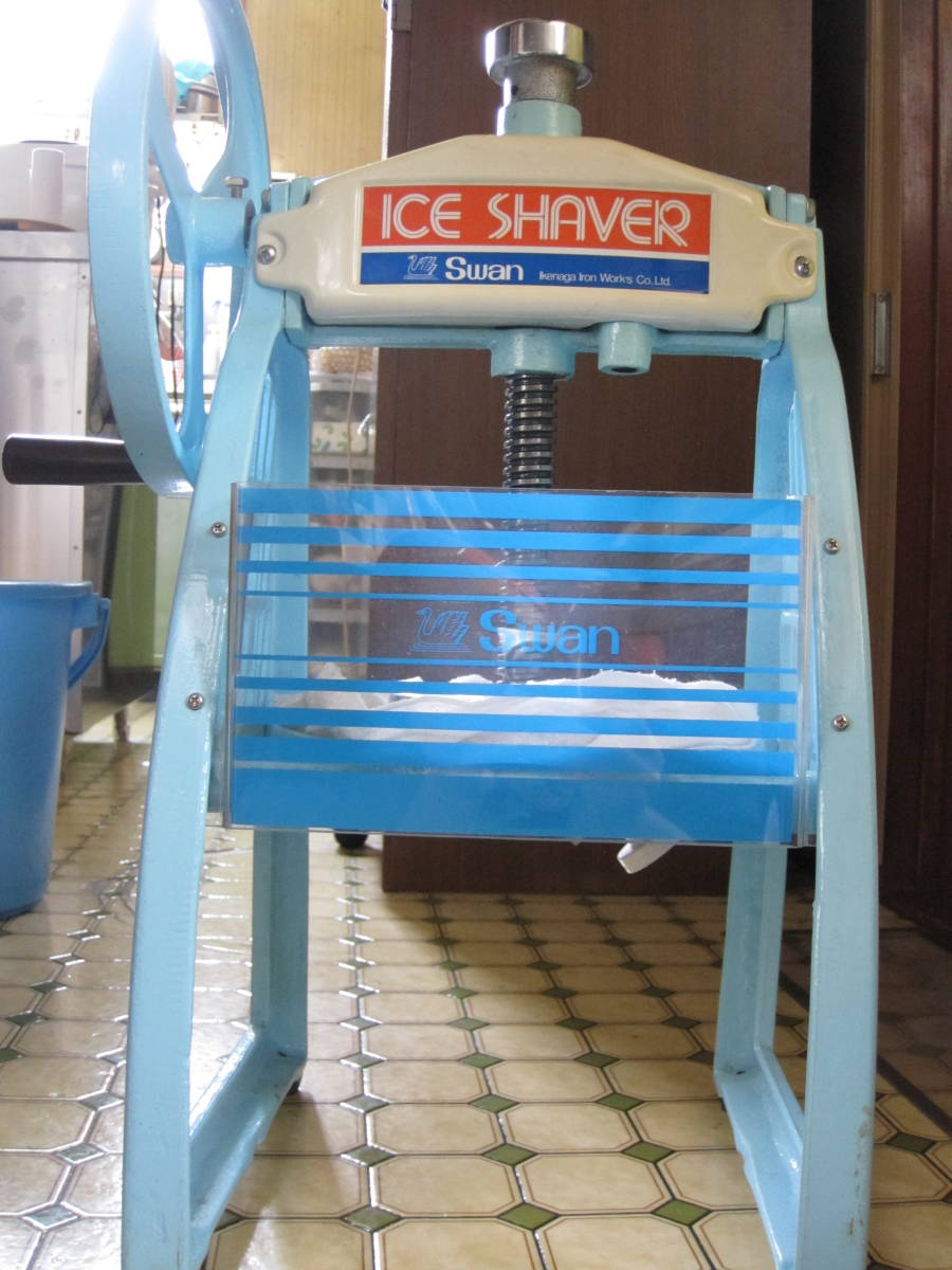 Swan manually operated, ice shaver, chip ice machine 