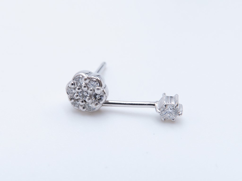 貴金属】フラワーモチーフ/ダイヤ/ピアス/Pt900/プラチナ/0.15ct