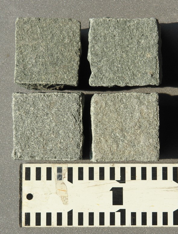 高品質の人気 敷石 方形 割肌 ミカゲ石 グレー 天然石 小舗石 ピンコロ