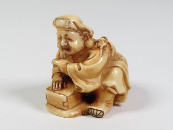 [1664] Meiji era small of the back . netsuke . Zaimei go in large black netsuke! warehouse .! purchase goods!