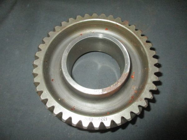 # Ferrari 348 2 speed pinion gear used 133935 70000589 parts taking equipped mission gearbox manual PINION FOR 2ND GEAR (Z.40)#