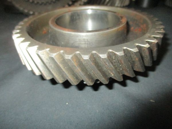 # Ferrari 348 2 speed pinion gear used 133935 70000589 parts taking equipped mission gearbox manual PINION FOR 2ND GEAR (Z.40)#