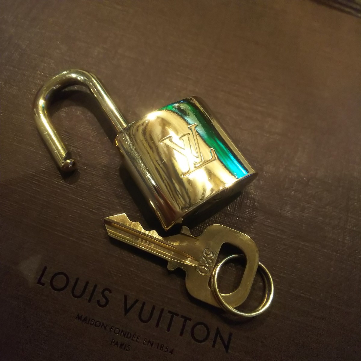美品  Louis Vuitton パドロック 南京錠 カデナ ルイヴィトン 研磨磨き済み 320