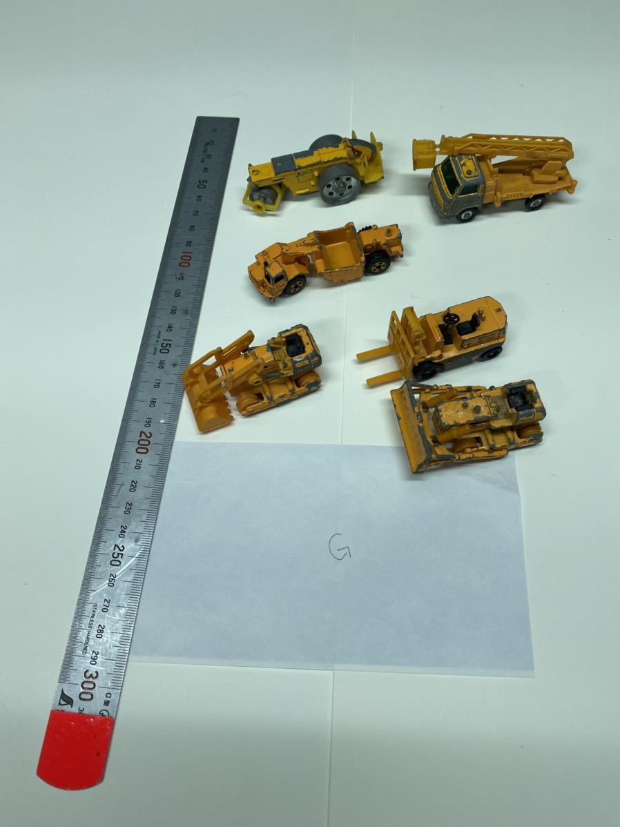 当時もの ミニカー 作業者 ショベルカー おまけ 食玩 昭和のおもちゃ