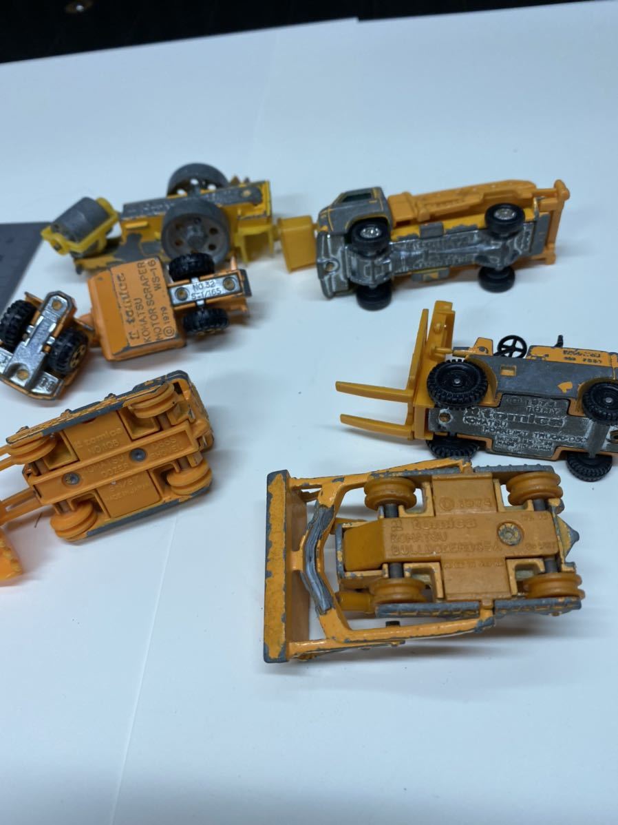 当時もの ミニカー 作業者 ショベルカー おまけ 食玩 昭和のおもちゃ
