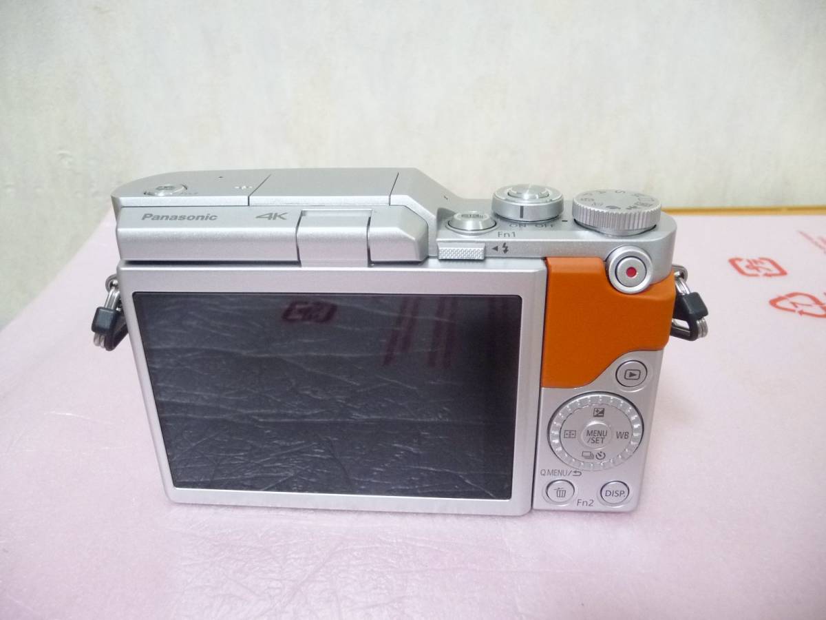 ★展示美品 Panasonic ミラーレス一眼カメラ LUMIX DC-GF10W-D ダブルレンズキット オレンジ [標準ズームレンズ+単焦点レンズ] 保証付 1点_画像3