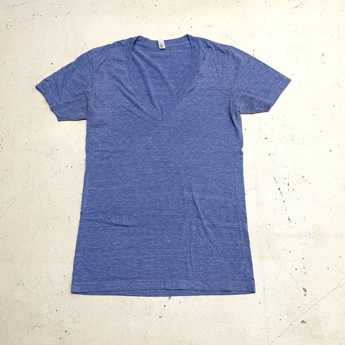 USA古着 American Apparel Vネック Tシャツ アメリカ製 Sサイズ / アメリカンアパレル 半袖 レディース オールド 薄手 カットソー 水色_画像2