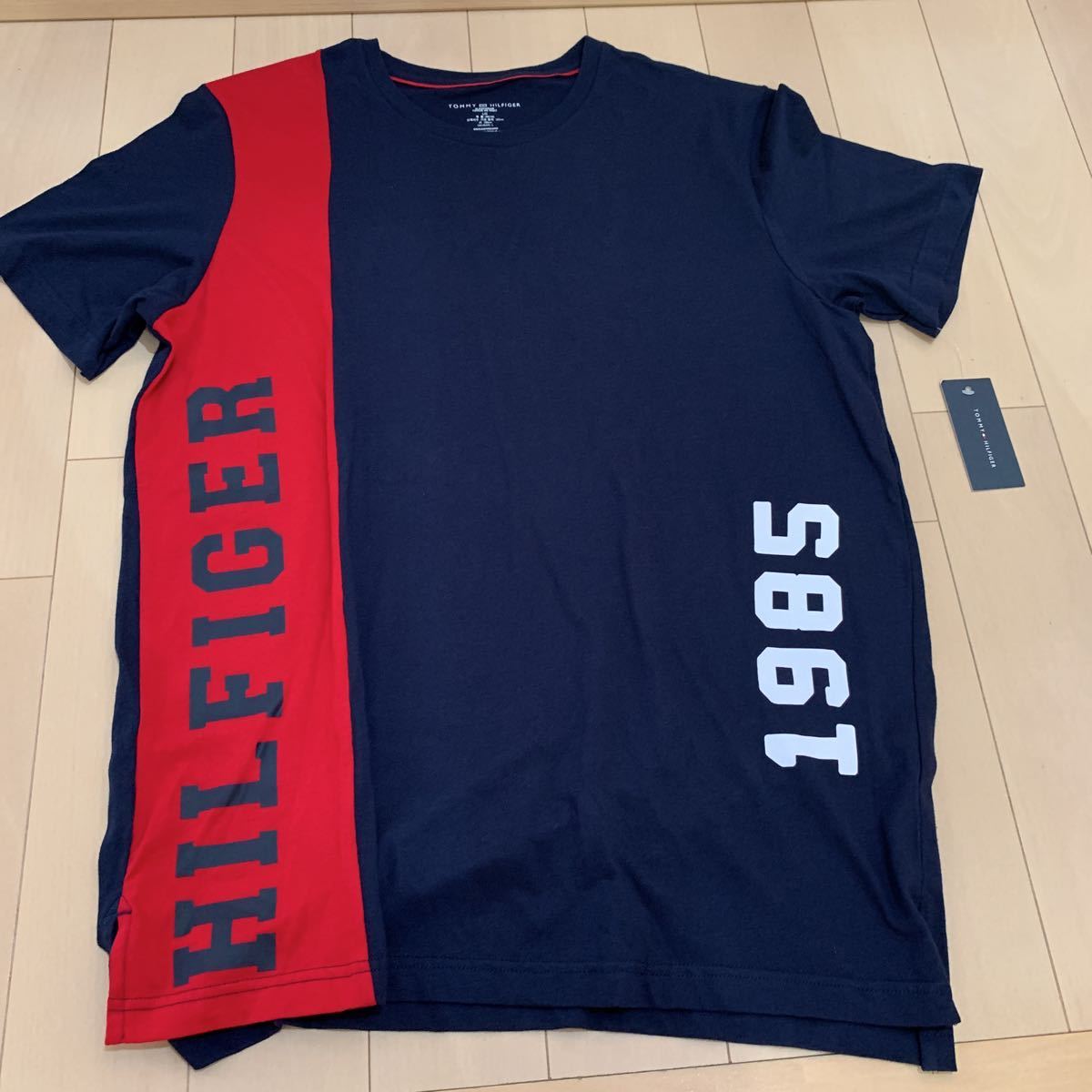 送料無料　未使用　TOMMY HILFIGER トミーヒルフィガー 半袖Tシャツ Lサイズ　ダークネイビー　メンズ_画像1