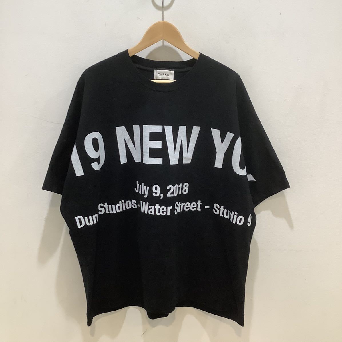 【予約中！】 TAAKK ターク 516958 サイズ3 ブラック Tシャツ ニューヨーク YORK NEW TA19SS-JR034 文字、ロゴ