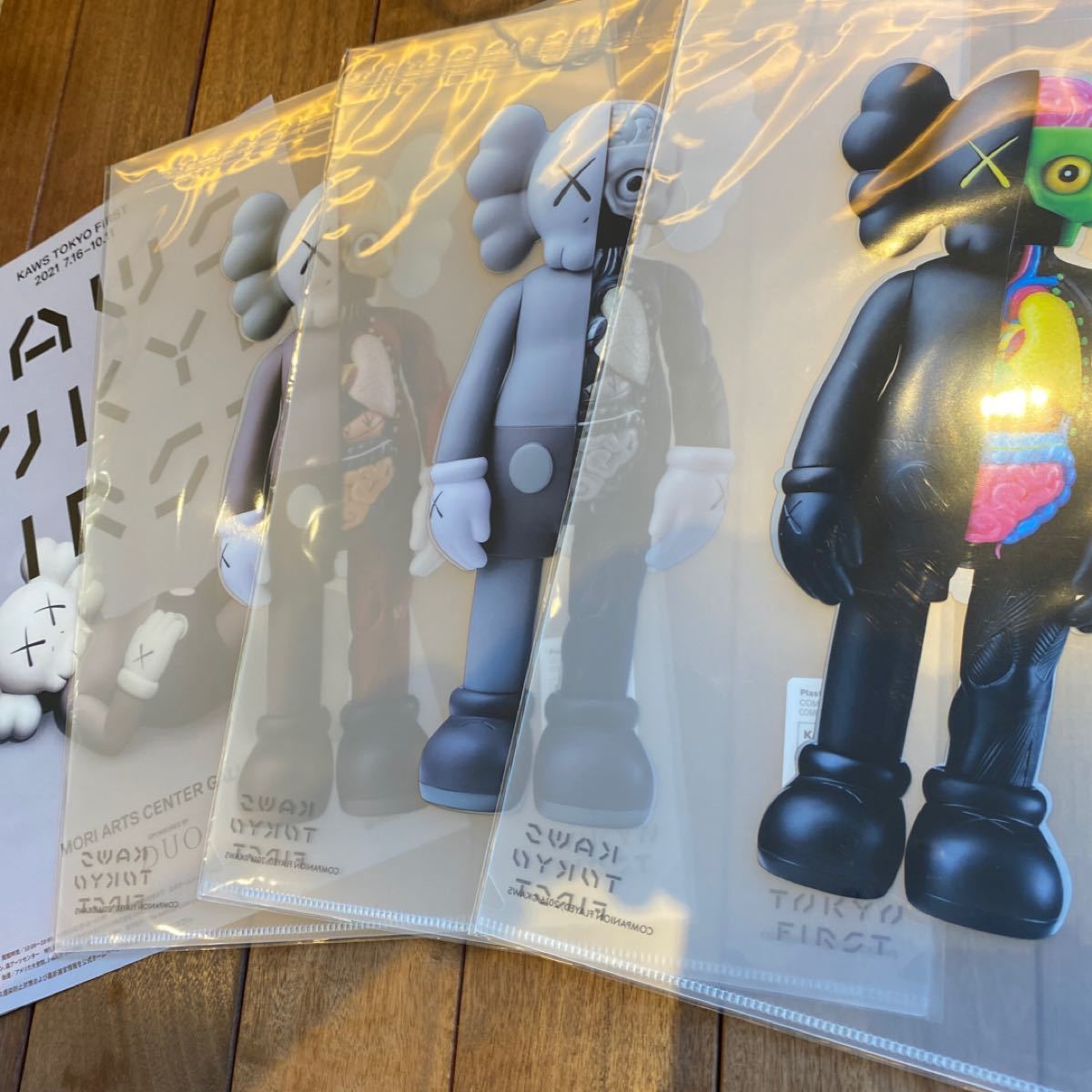 KAWS TOKYO FIRST   クリアファイル 3セット　カウズ パンプ付き