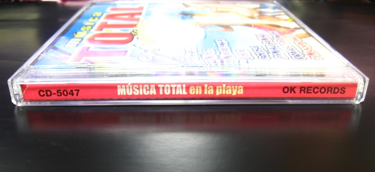 【CDコンピ/Euro Dance/Latin Dance】Musica Total en verano 「恋のマイアヒ」カバー など_背表紙： 側面の片方に色あせとシワ