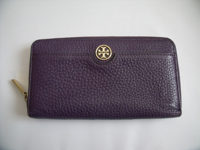 美品 希少 ◆ TORY BURCH ◆ トリーバーチ ◆ ラウンドファスナー 長財布◆ 型押し 本革 レザー製 ◆ ダークパープル系 ◆ ロゴ◆送料185円