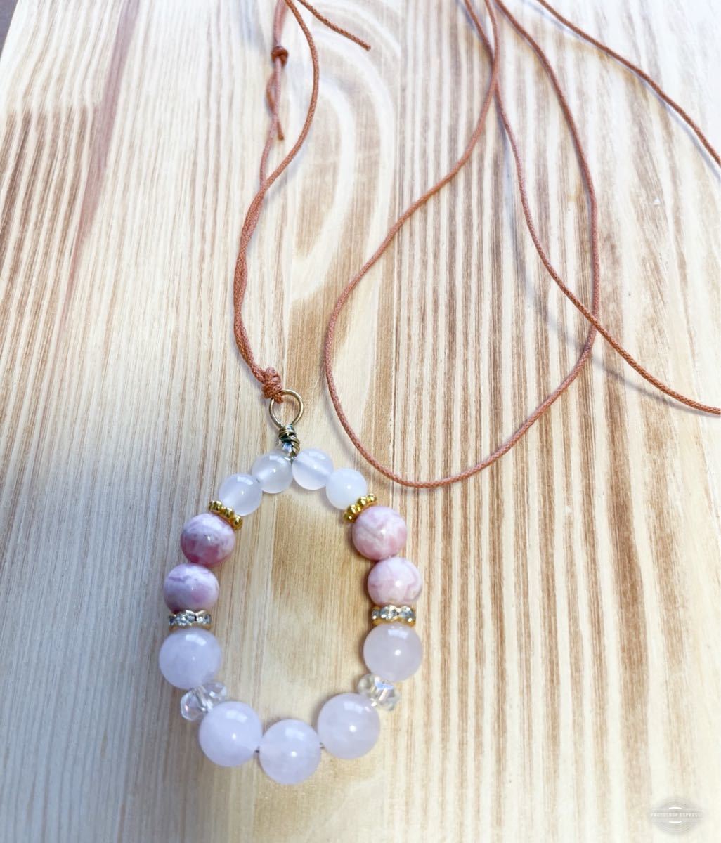 -SUI8- No.54 ローズクオーツ とインカローズ のサークルペンダント　a Rose quartz and Inka roses( Rhodochrosite) pendant