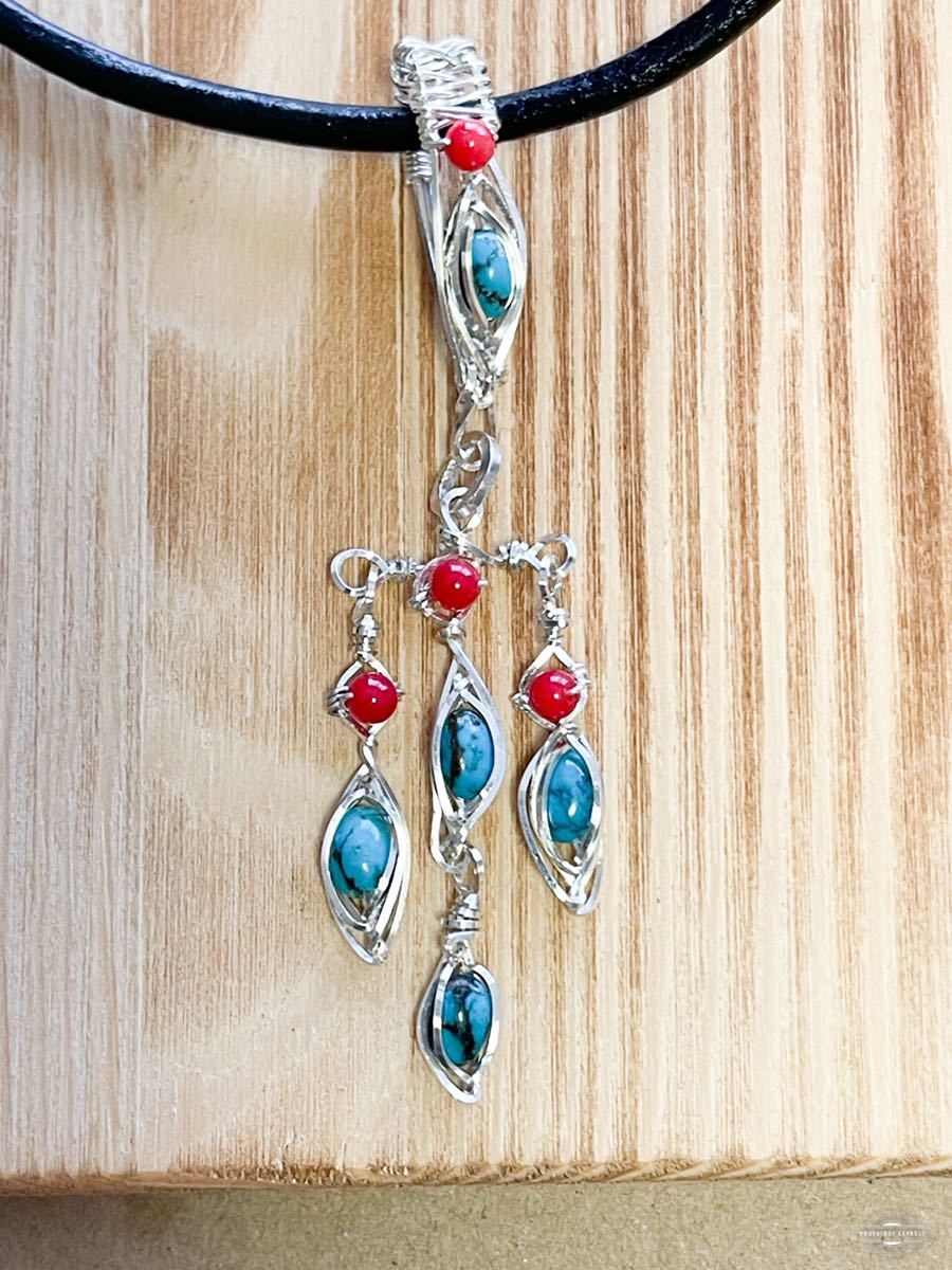 -SUI8- No 51 ターコイズとレッドコーラルの本革ネックレス　 A turquoise and red coral leather necklace with silver 45cm Yahoo!フリマ（旧）のサムネイル