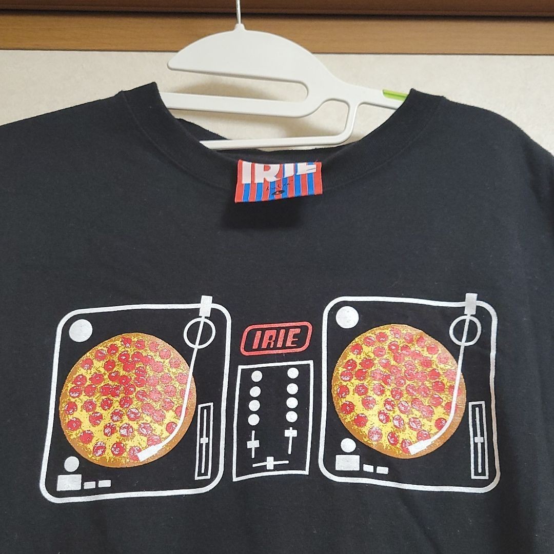 アイリーライフ Lサイズ TシャツPIZZA ON TURNTABLE TEE IRIE by IRIE LIFEピザ タンテ