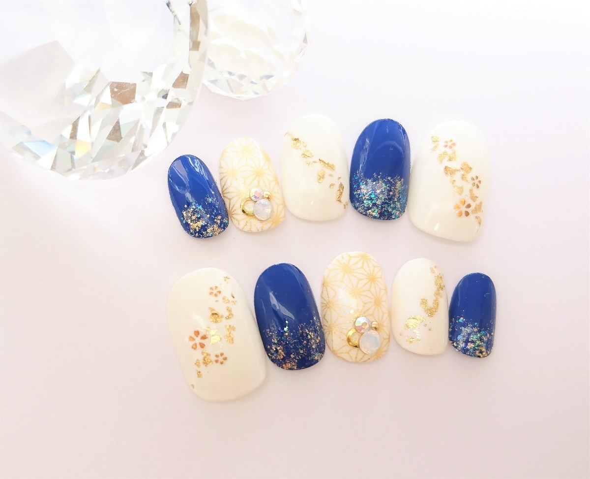 Paypayフリマ 浴衣や振袖に シンプルな青と白金の麻の葉模様の和柄のネイルチップ 38