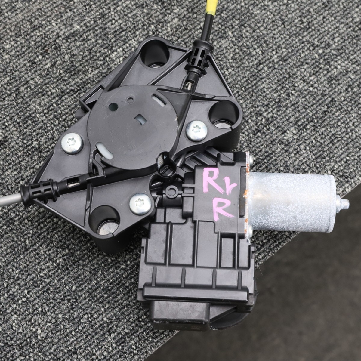 [L-8]レクサス LS500 VXFA50 右リア ウィンドウレギュレーター 69830-50080 Rear right window motor 検:GVF50 LS500h 中古_画像2