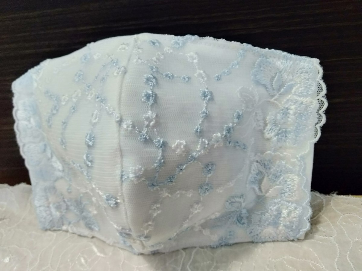 ハンドメイド　立体マスク　淡いブルー花刺繍チュールレース