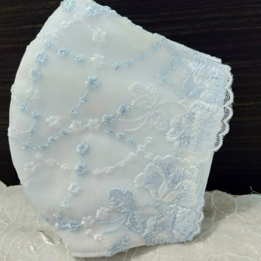 ハンドメイド　立体マスク　淡いブルー花刺繍チュールレース