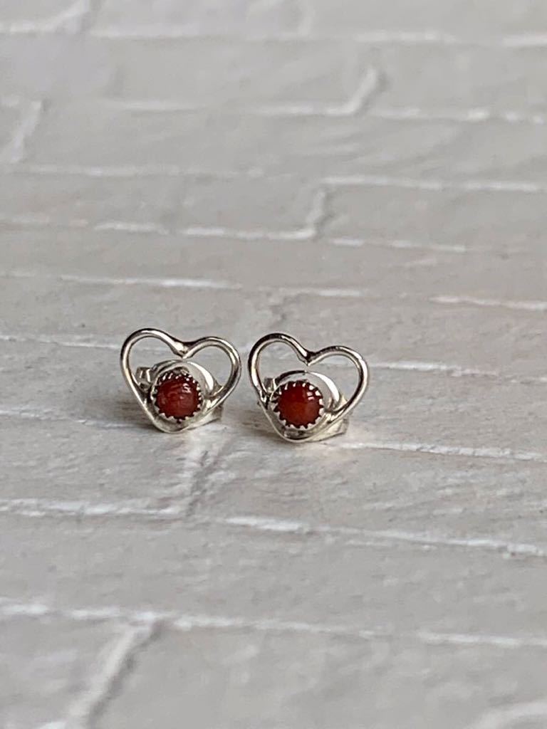 インディアンジュエリー ピアス ズニ Zuni ズニピアス サンゴ シルバーピアス シルバー925アーティスト ハートピアス ハート_画像1