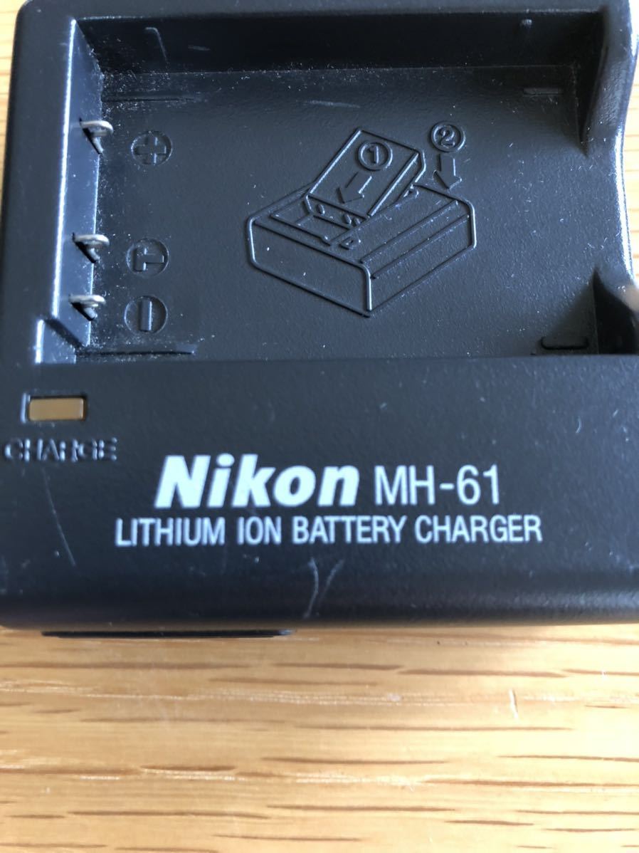美品 Nikon MH-61 純正品 ニコン バッテリー充電器 コード無し ジャンク扱い_画像2