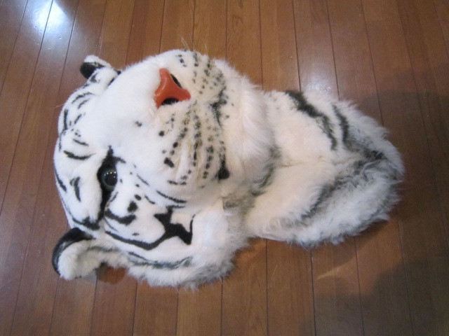 実物大 可憐でお洒落な 白虎　白トラ　寅　 ホワイト　タイガー　ぬいぐるみ 展示品_画像3