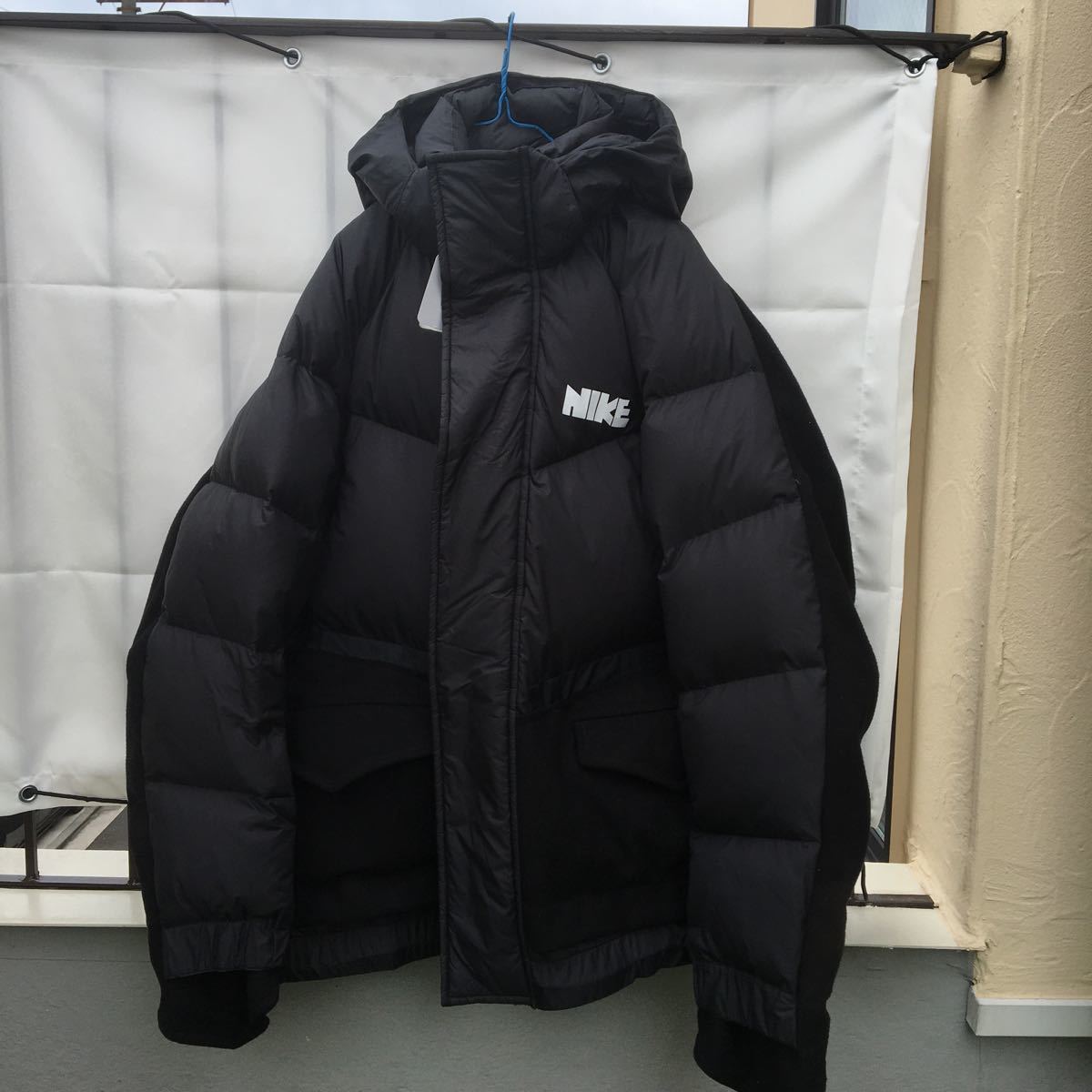 新品 NIKE × sacai 異素材ドッキングダウンジャケット ナイキ 新品 NIKE × sacai 異素材ドッキングダウンジャケット ナイキ