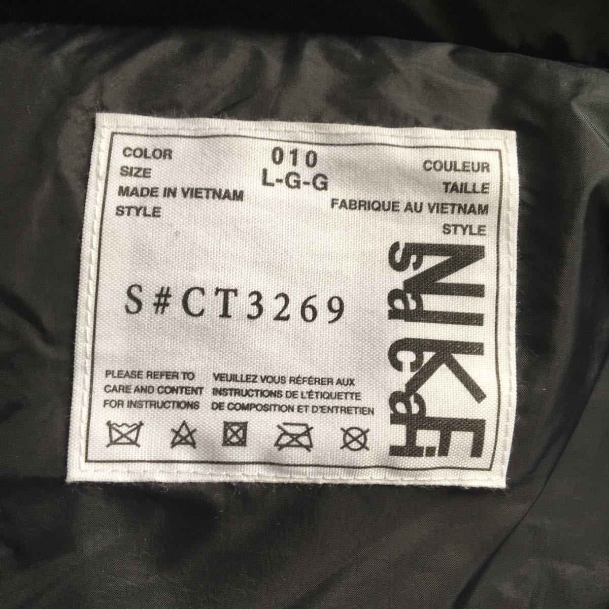 新品 NIKE × sacai 異素材ドッキングダウンジャケット ナイキ 新品 NIKE × sacai 異素材ドッキングダウンジャケット ナイキ
