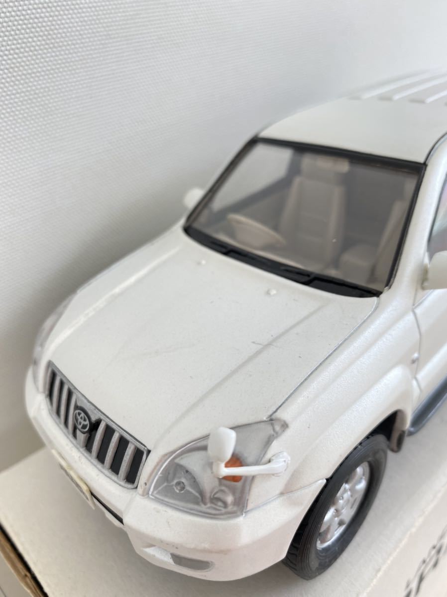 送料込み ランドクルーザー プラド ミニカー トヨタ 1/24 カラー