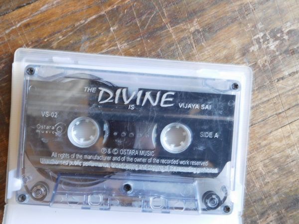  cassette tape no.VS-02satia rhinoceros babaThe DIVINE IS case damage availability India India 