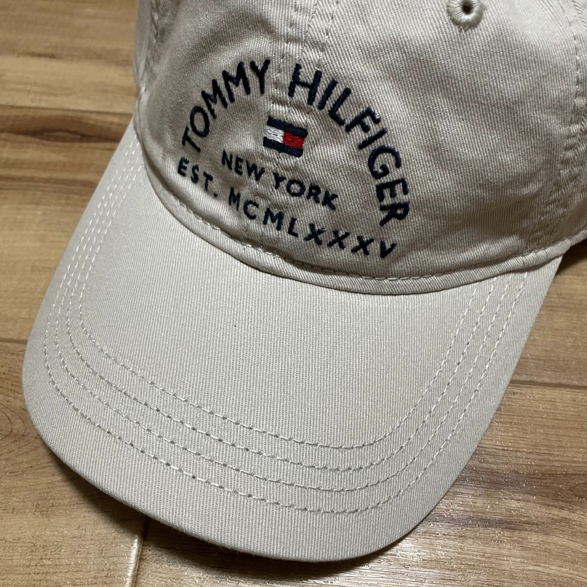 【USA正規品】 トミーヒルフィガー TOMMY HILFIGER 帽子 キャップ newyork ストラップ調節 beige ベージュ NY 刺繍 コットン100％ (13)_画像1