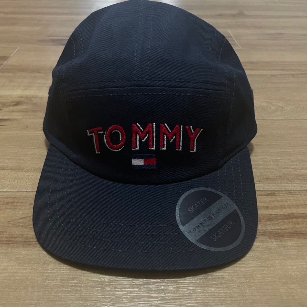 【USA正規品】 トミーヒルフィガー TOMMY HILFIGER 帽子 キャップ SKATER ストラップ調節 SKATEVR 刺繍 スケボ 紺 コットン100％ (46)