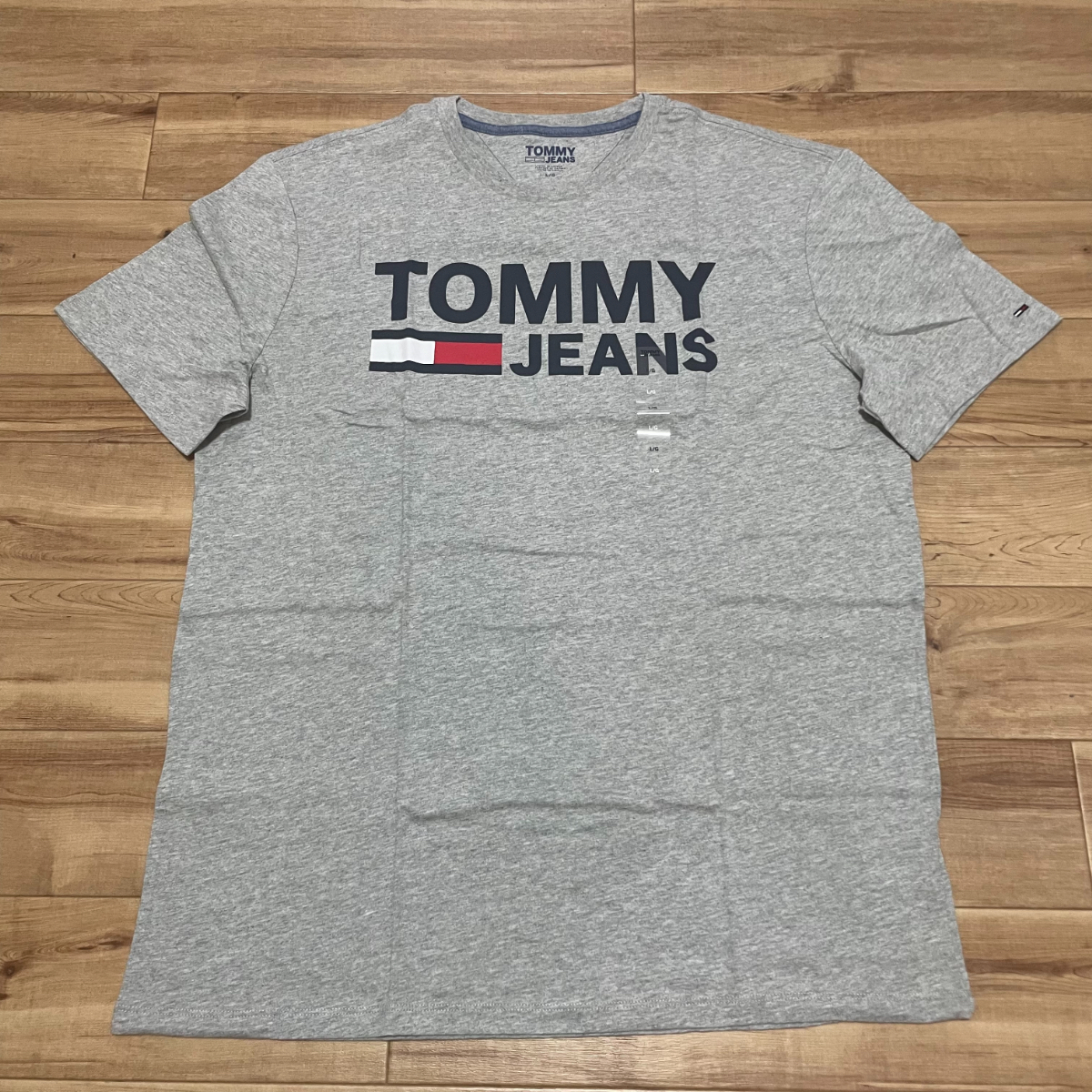 【S】 USA正規品  JEANS トミージーンズ ロゴ Tシャツ コットン100％ ストリート HIPHOP 袖ワンポイント グレー (TJ4)
