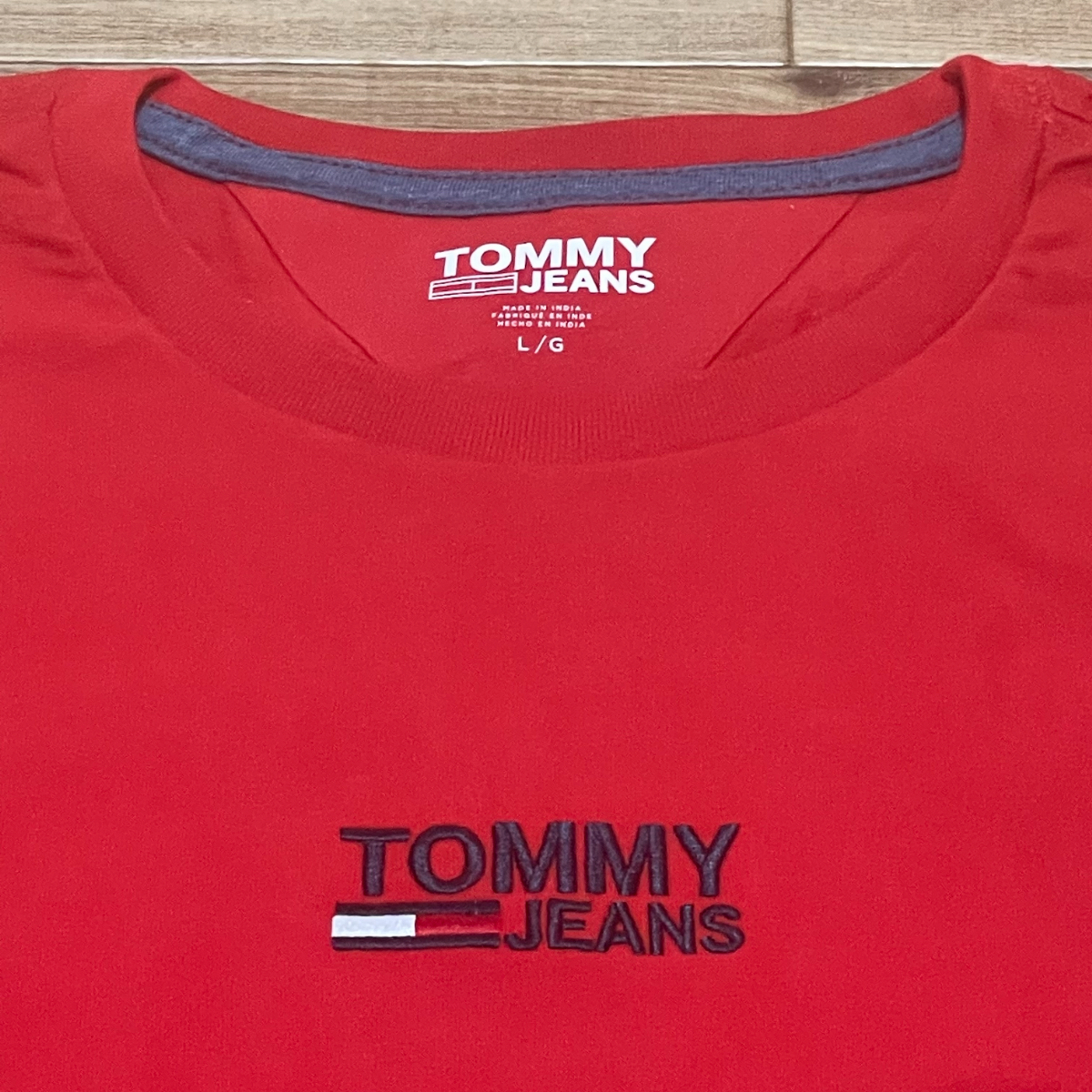 L 【USA正規品】 トミージーンズ TOMMY JEANS ベーシック 半袖 Tシャツ ワンポイント 刺繍ロゴ 赤 アメリカンカジュアル 綿100%_画像3