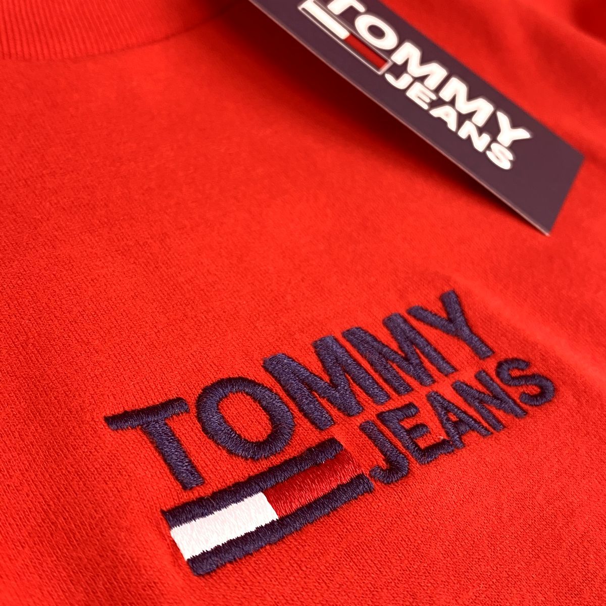 L 【USA正規品】 トミージーンズ TOMMY JEANS ベーシック 半袖 Tシャツ ワンポイント 刺繍ロゴ 赤 アメリカンカジュアル 綿100%_画像4