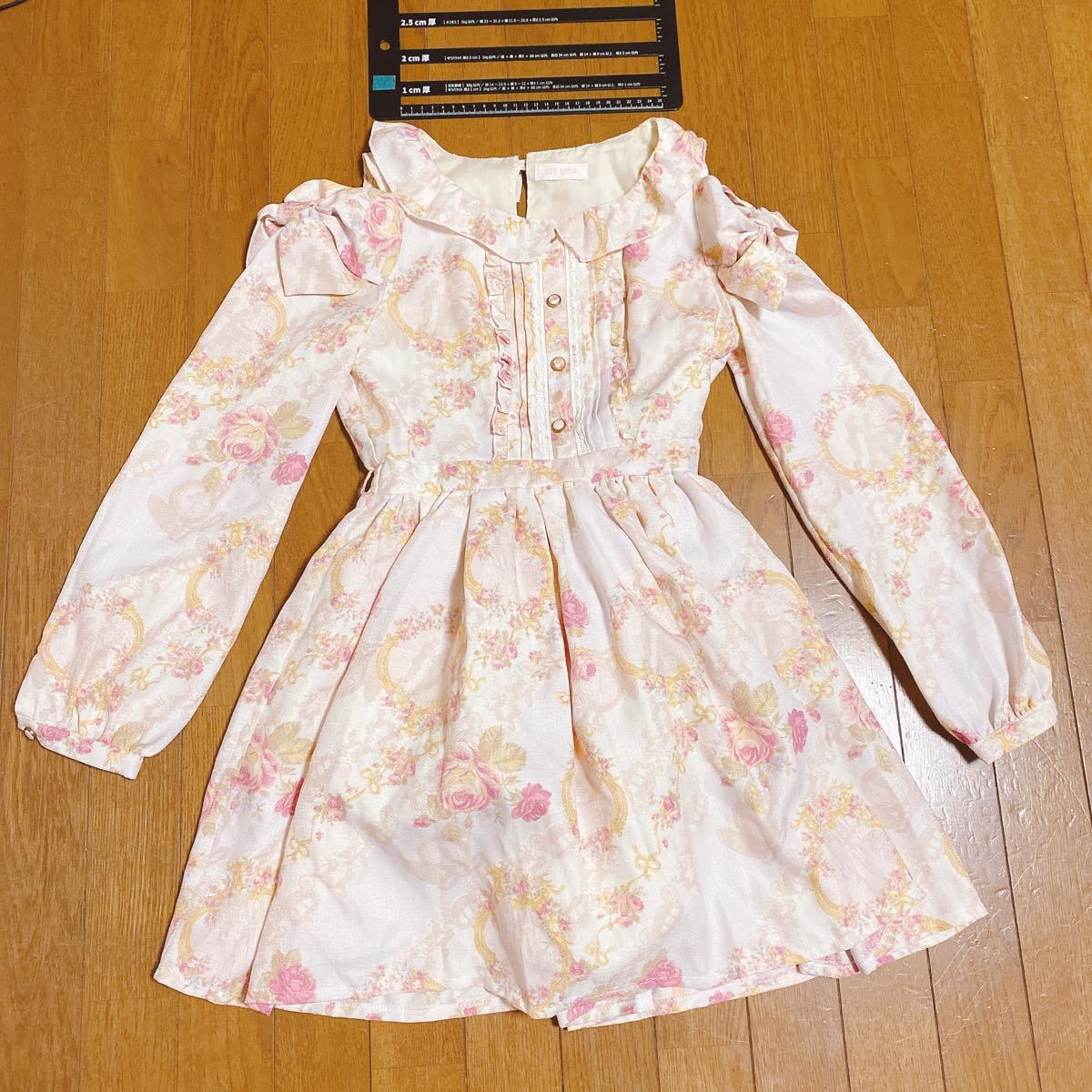 Paypayフリマ Liz Lisa リズリサ ワンピース 花柄 薔薇 ロリータ ふ 衣類 服 画像よりピンク生地です ゴシック 肩出し Paypayフリマ Liz Lisa リズリサ ワンピース 花柄 薔薇 ロリータ ふ 衣類 服 画像よりピンク生地です ゴシック 肩出し