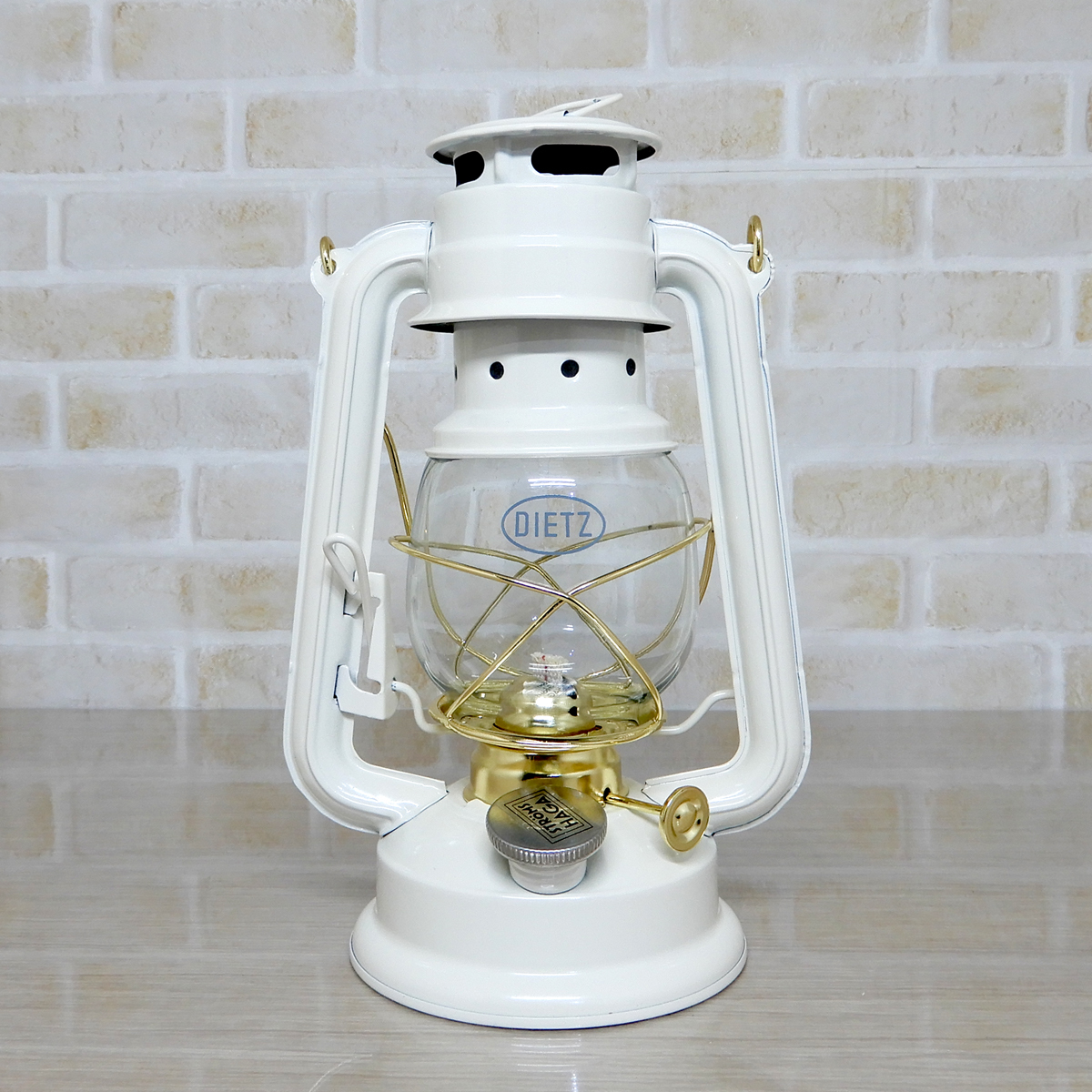 送料無料【日本未発売】新品 Stromshaga Oil Lantern - White & Brass Dietz ホヤ換装済 ◇ハリケーンランタン ホワイト 白金 真鍮 北欧_画像2