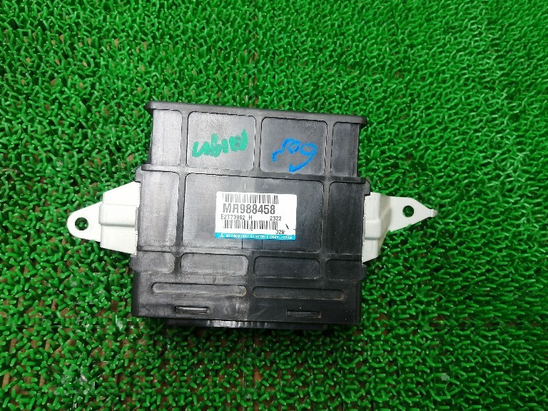  Mitsubishi Town Box U61W компьютер двигателя -MR988458