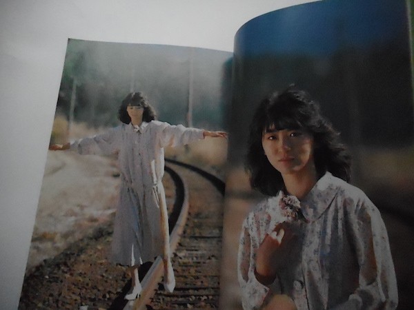 グリーンドア文庫写真集 上村沙樹子 遠藤春穂撮影、1987年3月(モデルは刊行時21歳=1966年1月生)_軽4_ch - 複数被写体 グリーンドア文庫写真集 上村沙樹子 遠藤春穂撮影、1987年3月(モデルは刊行時21歳=1966年1月生)_軽4_ch - 複数被写体