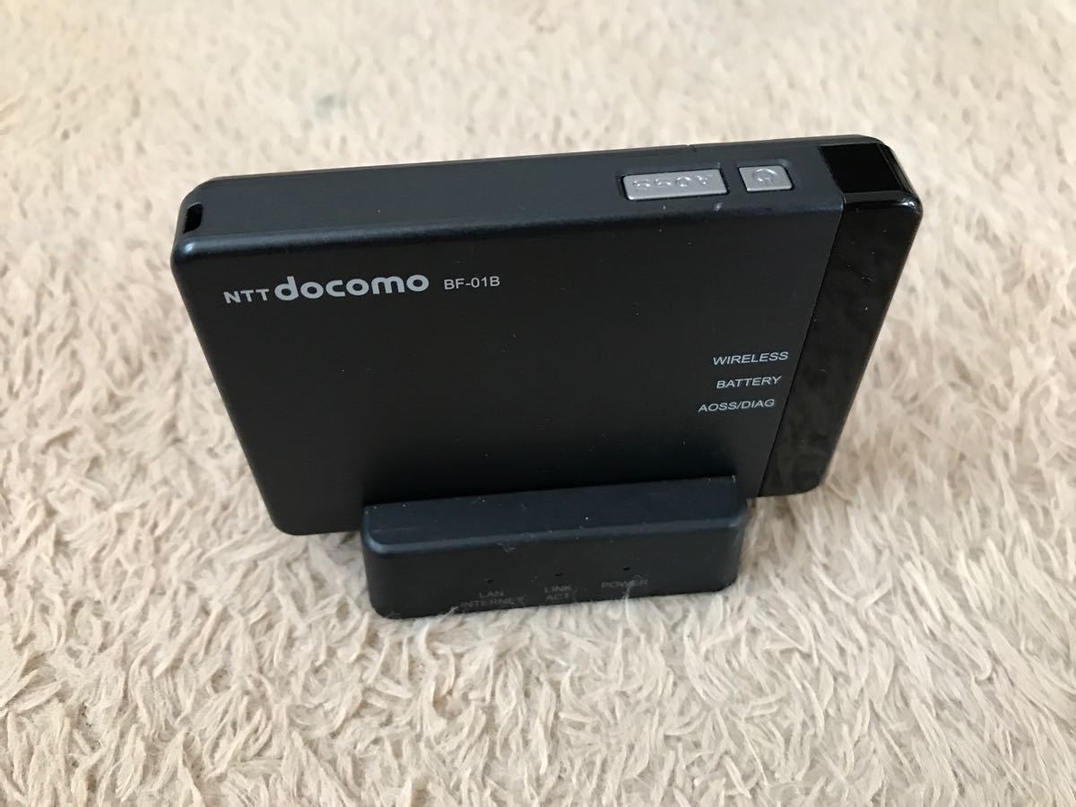 モバイルルーター　docomo BF-01B グレードル付き