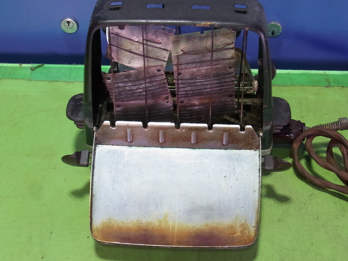 ##[ prompt decision ] antique toaster ( Turn over type ) Hitachi HTK2 TOASTER interior for junk operation doesn't do!