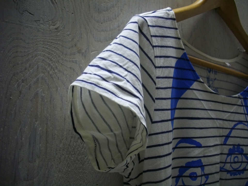 【美品】ユニクロ UNIQLO Tシャツ カットソー 半袖 白色 ボーダー 紺色 ネイビー イラスト プリント 水色 大きめ サイズ XLの画像4
