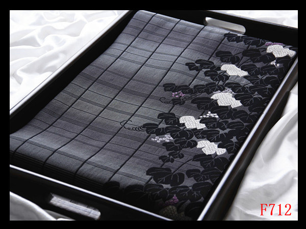 新発売 【F712】厳選西陣 手織り 蔦紋 藍墨茶色地 気品豊かに 高級美術