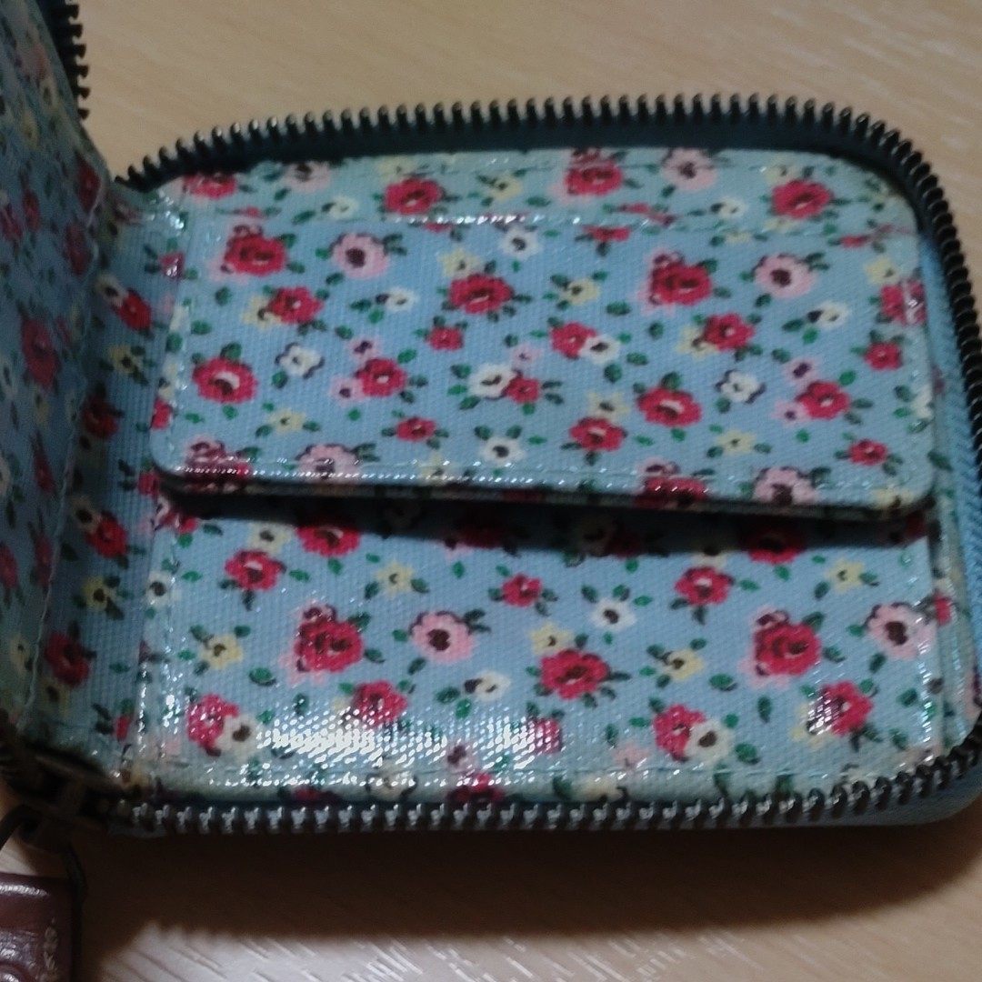 キャス・キッドソン　Cath Kidston 　二つ折り財布  ラウンドファスナー財布　ブルー　花柄