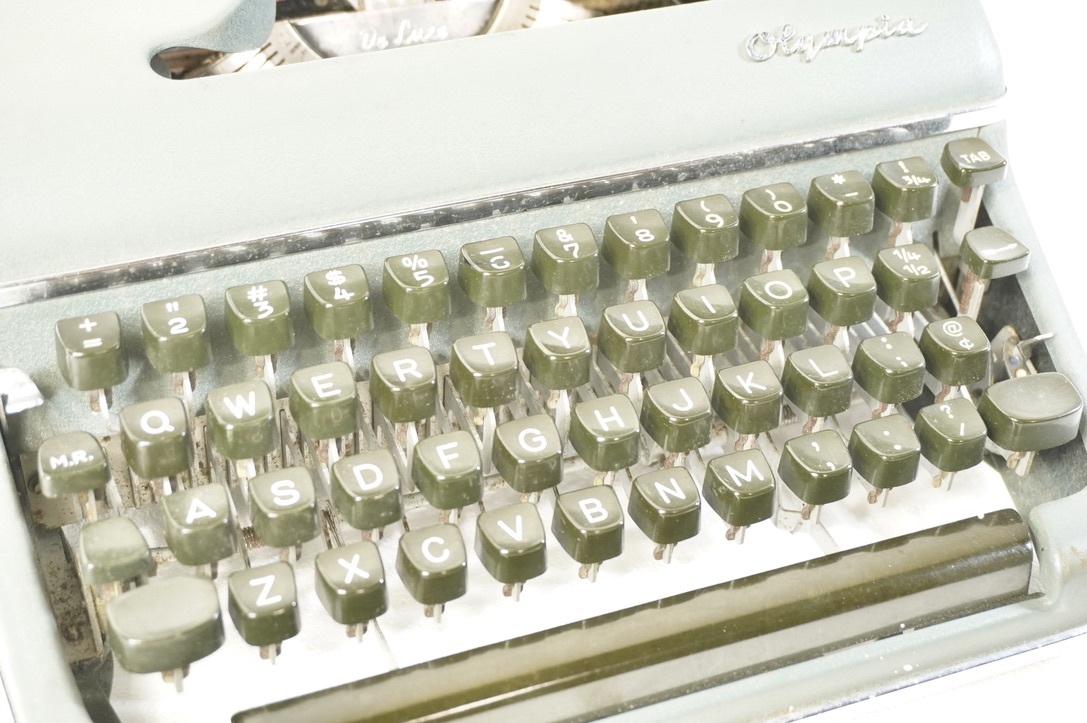 1957年製　ドイツ　Olympia社製　 Deluxe　SM3　タイプライター　 経年の味わいが素晴らしい逸品！ ディスプレイに最適！　HKT_画像10