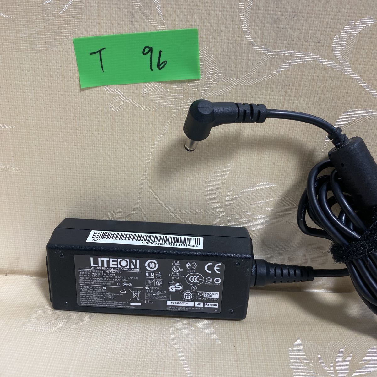 【T-96】■LITEON　型：PA-1300-04　output：19V-1.58A_画像1