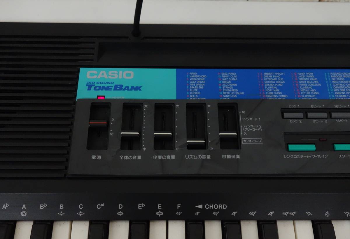 レトロミュージック ＊CASIO カシオ ＊210 SOUND TONE BANK 電子キーボード ＊MODEL CT-615C ＊付属品　ACアダプタ　　_画像3