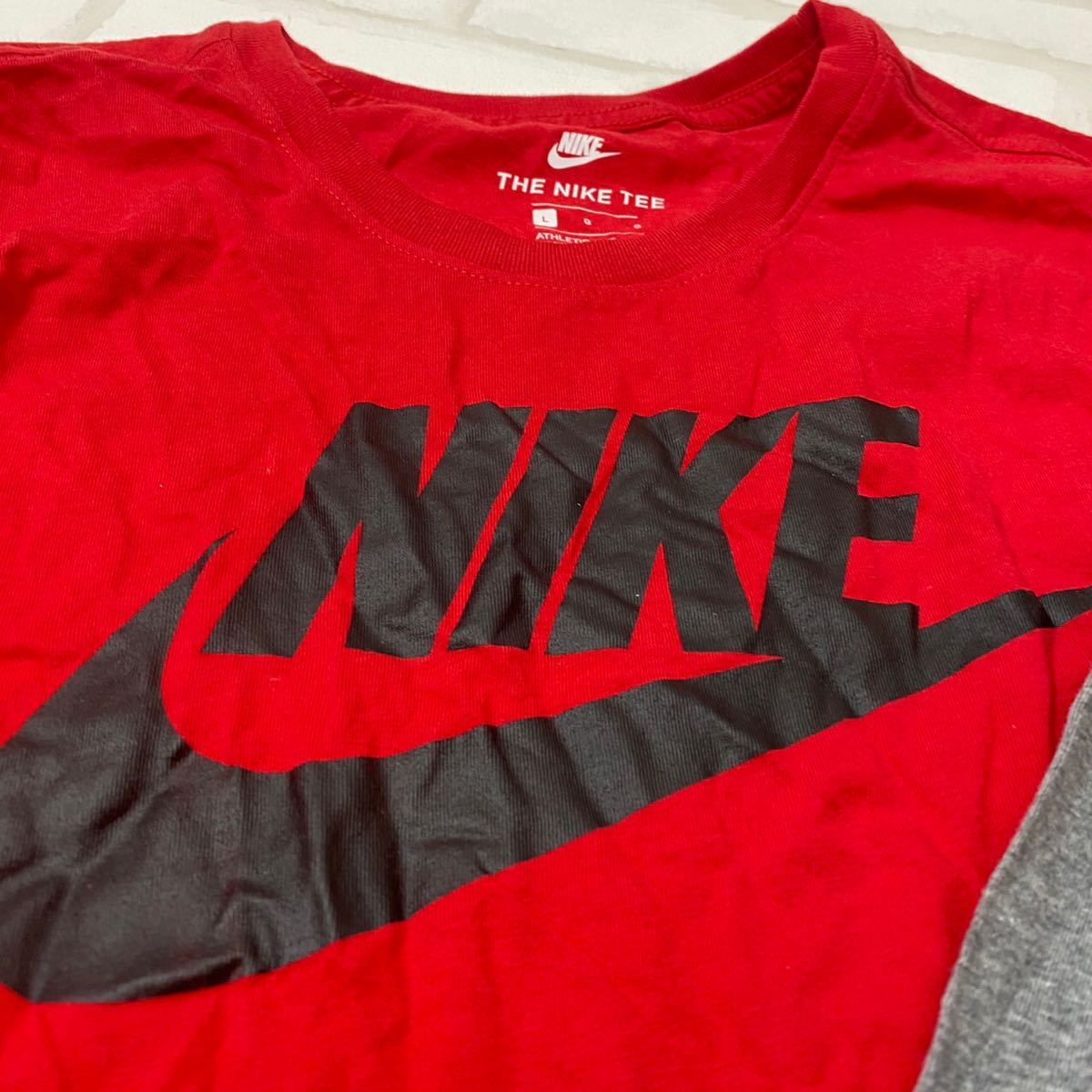 NIKE AA3304-657 フューチュラロゴ赤 AA3304-091 スオッシュロゴ灰 長袖Tシャツ2枚セット 胸元のNikeロゴのスクリーンプリントがポイント Lの画像2