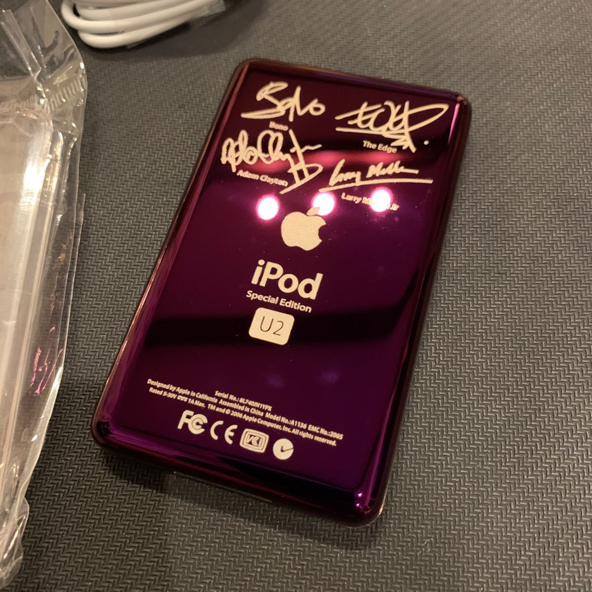 Apple iPod classic 第5世代 A MAJ ベース SDカスタム U2 RED