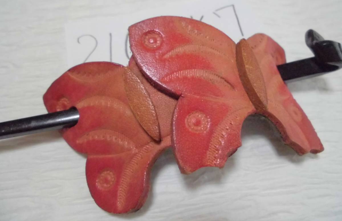 牛革細工の赤い羽根の蝶のマジェステの画像7